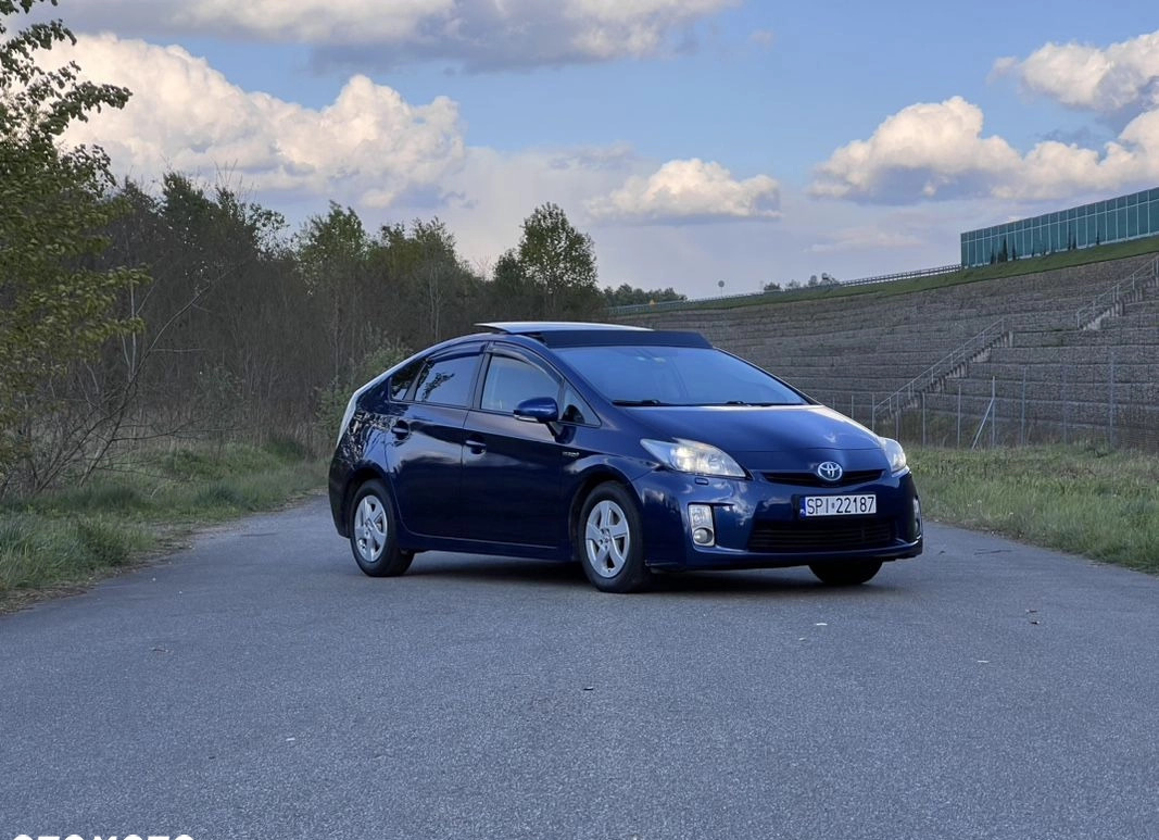 Toyota Prius cena 34000 przebieg: 340000, rok produkcji 2010 z Ślesin małe 742